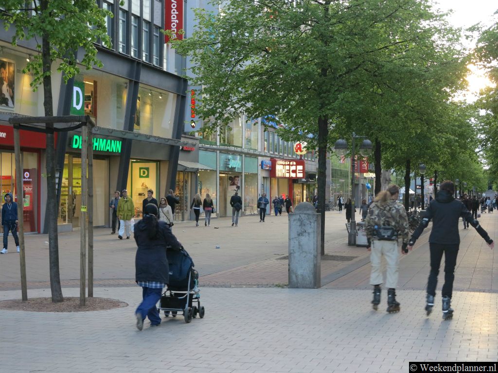 De belangrijkste winkelstraten van Hannover zijn de Georgstraße en de Bahnhofstraße. Tip:   Winkelen in Hannover.